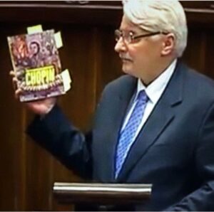 KG25 lat 06 2010_Minister Waszczykowski z komiksem KG w Sejmnie